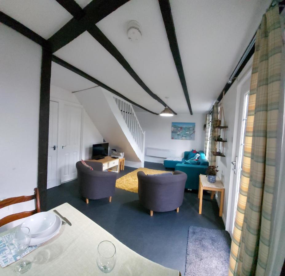 3.9. Tudor Court * Hayle